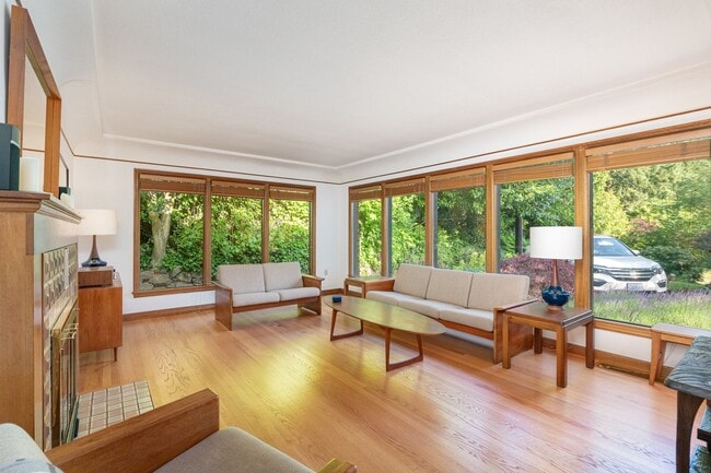 Photo - 4Bd/2Ba Seattle Home
