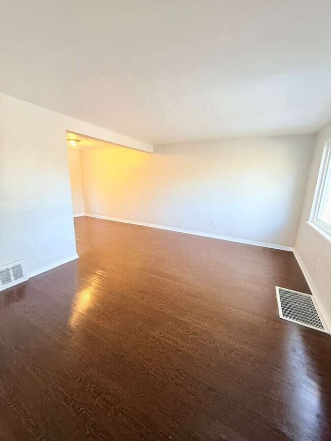 Photo - 2 Bedroom / 1 Bathroom House in Quiet Neighborhood