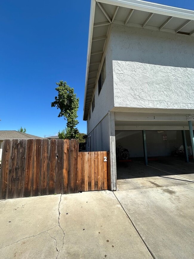 Photo - 2 Bed, 1.5 Bathroom Apartment Unit 1531 Gabilian -2