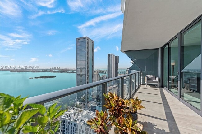 Photo - 460 NE 28th St Unidad 3903