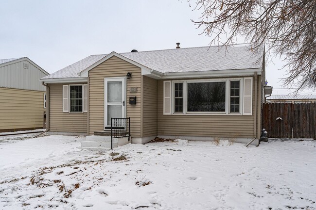 3 Bedroom 2 Bath Home with Fenced in Backy... - 3 Bedroom 2 Bath Home with Fenced in Backy...