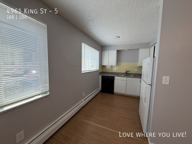Photo - 4961 King St Unit 5