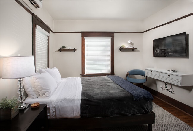 3034 Beech St Unidad South Park Petite Studio