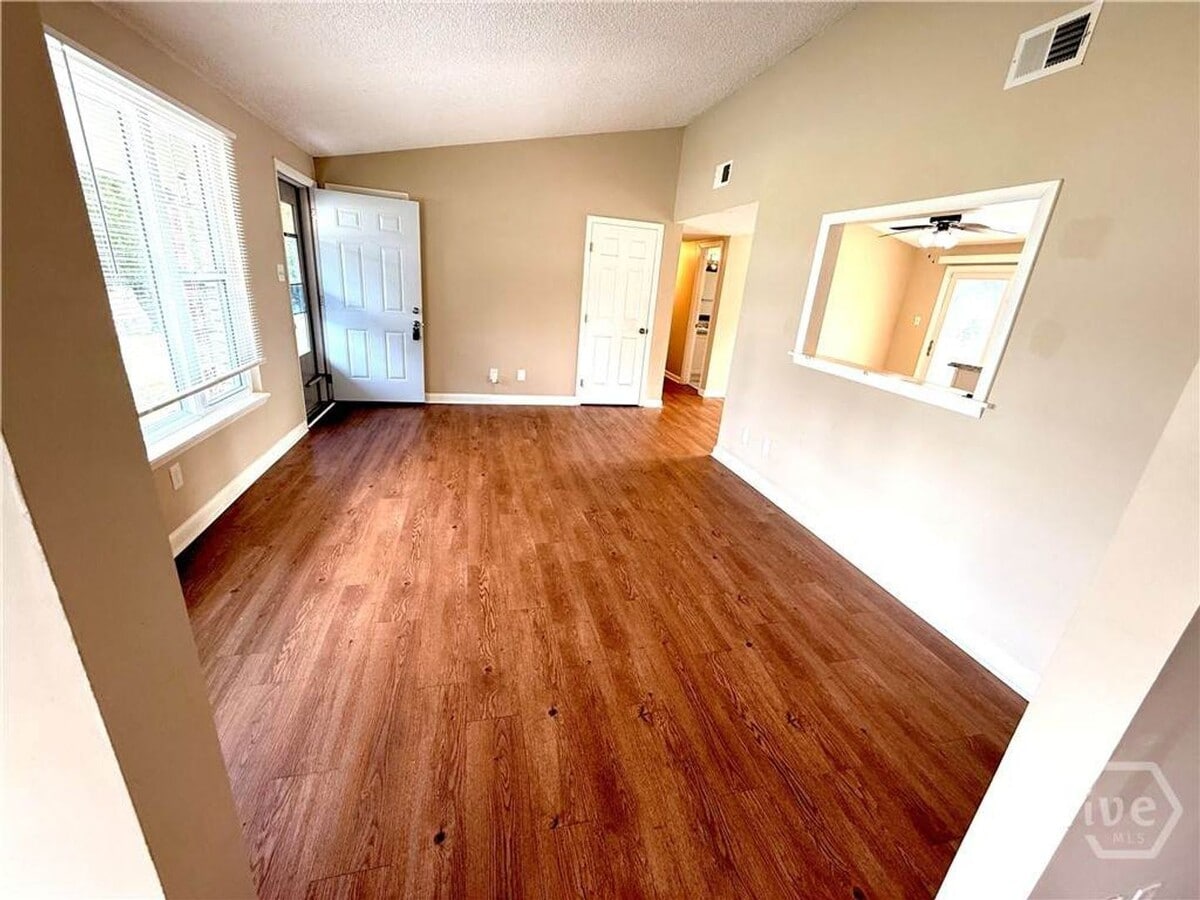 Photo - 421 Barnhill Dr