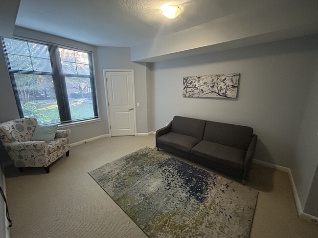 Building Photo - 1021 N Garfield St Unit 114