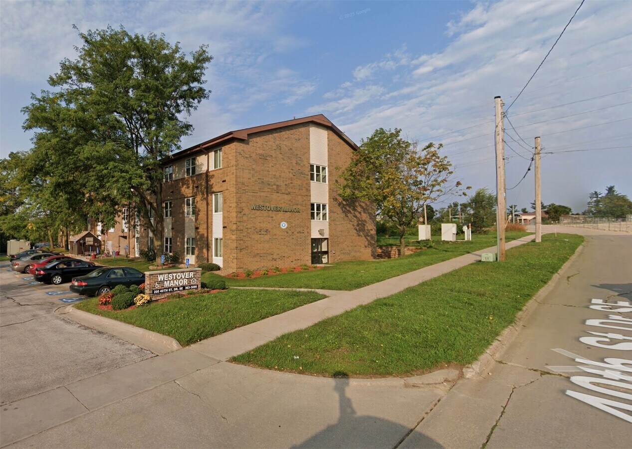 Photo - 205 40th St Dr SE