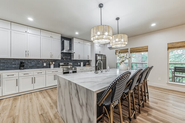 Photo - 6786 River Rd