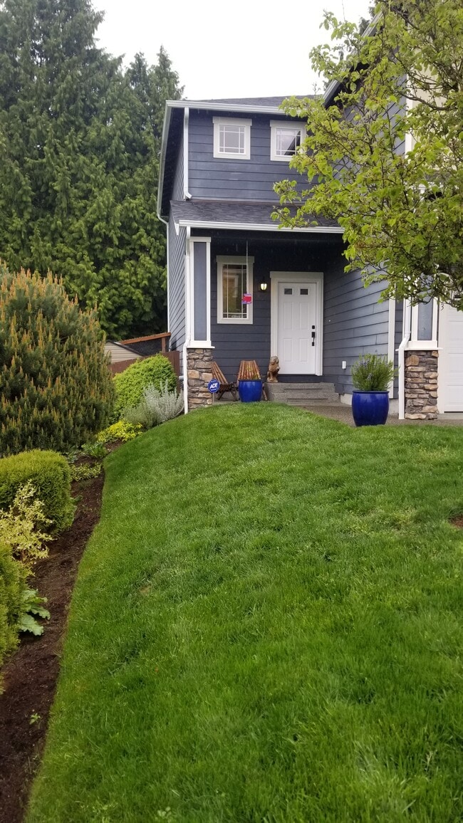 Photo - 1033 Chelan Ave NE