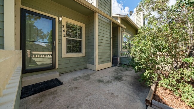 2 Bedroom Rancher Townhome in Country Club... - 2 Bedroom Rancher Townhome in Country Club...