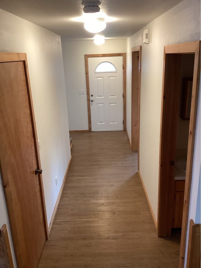 Photo - 747 NW High St