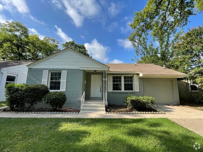 Building Photo - COMING SOON 3 BEDROOM 2 BATH HOME IN TCU AREA