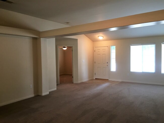 Photo - 5801 Roscomare St