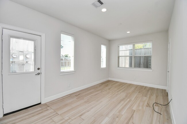 Photo - 506 W Donovan St