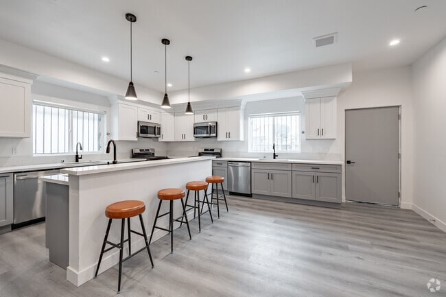 15BR, 12BA - 3,800SF - Dining Area