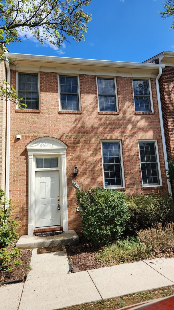 Spacious Townhouse in Kingstowne - Spacious Townhouse in Kingstowne