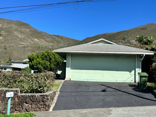 Photo - 1296 Kupau St