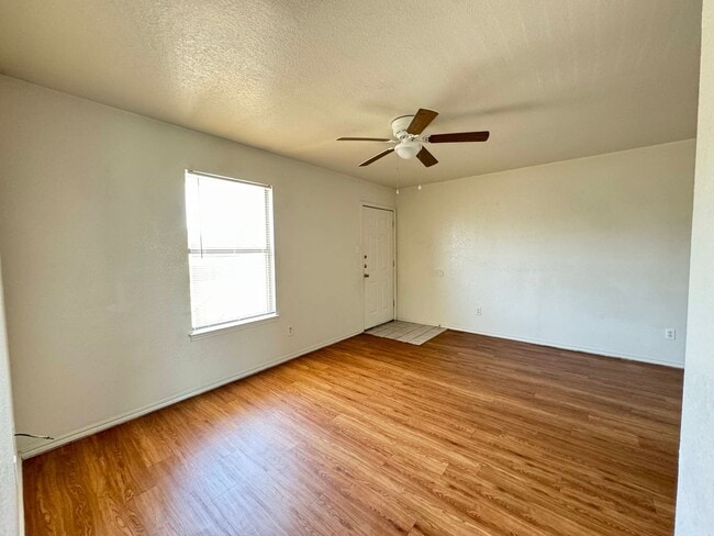 Photo - 1904 Windward Dr Unidad Apt D