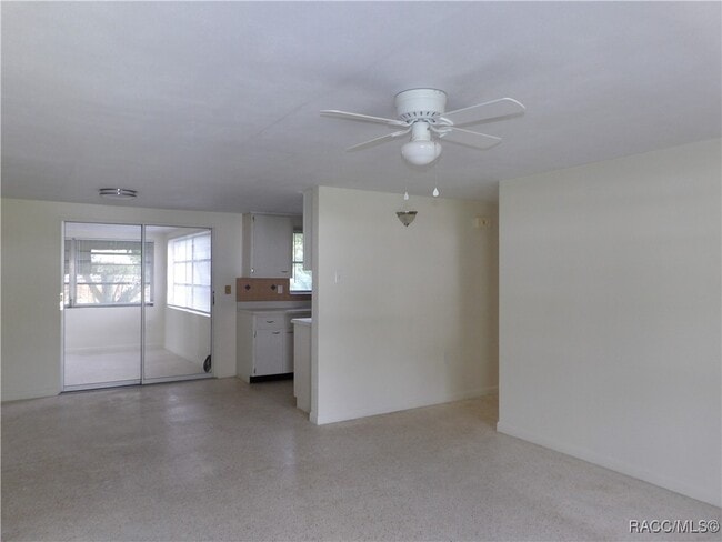 Photo - 8 E Golden St