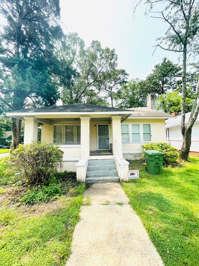 ** 4 Bed 2 Bath located by Jackson Hospita... - ** 4 Bed 2 Bath located by Jackson Hospita... House