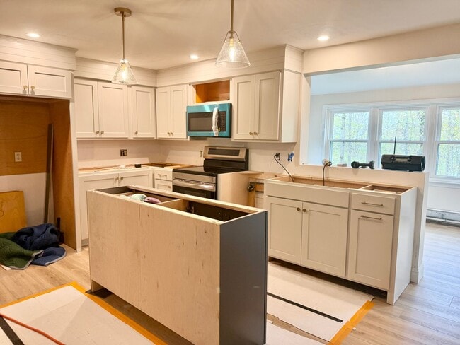 Photo - 2 Boom Rd Unit 2nd floor 3 bed rm