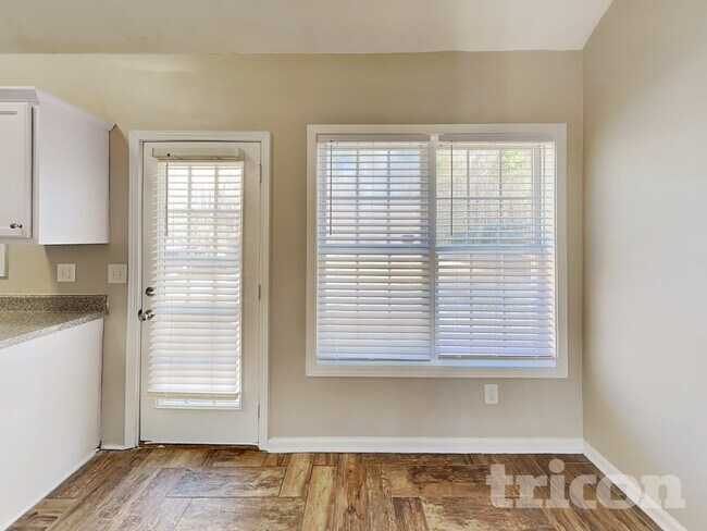 Photo - 5911 Dunn Rd