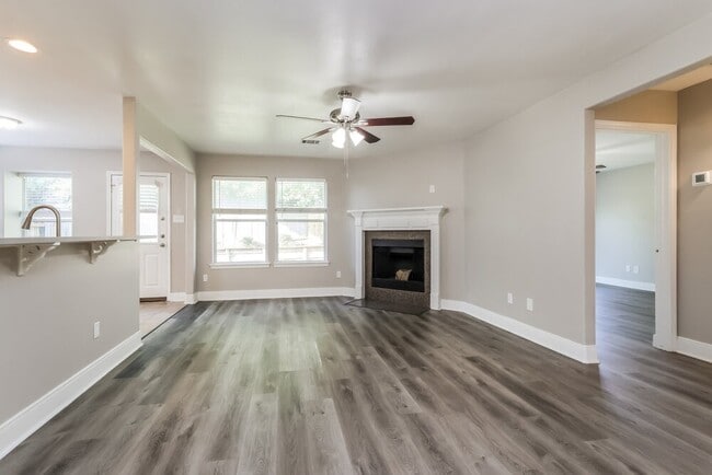 Building Photo - 18469 Sunrise Oaks Ct Rental