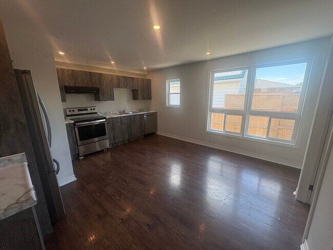Photo - 3 Bedroom Unit Unité Back