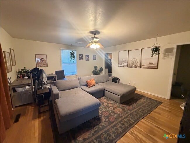Photo - 726 Encino Dr