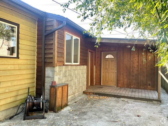 Building Photo - 5213 HS SELLNAU Unit Back Rental