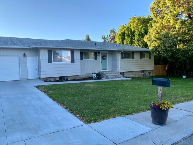 Photo - 2474 S Fairway Dr House