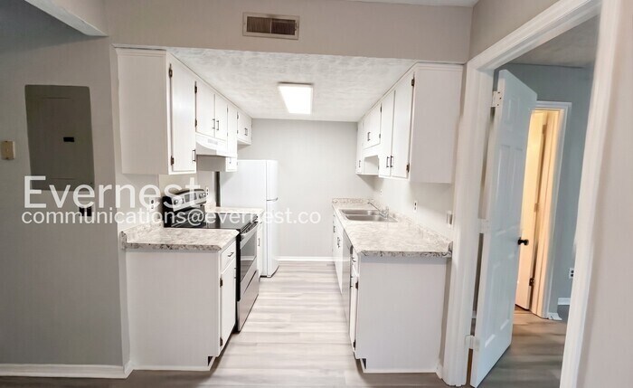 3380 Shadowlawn Dr