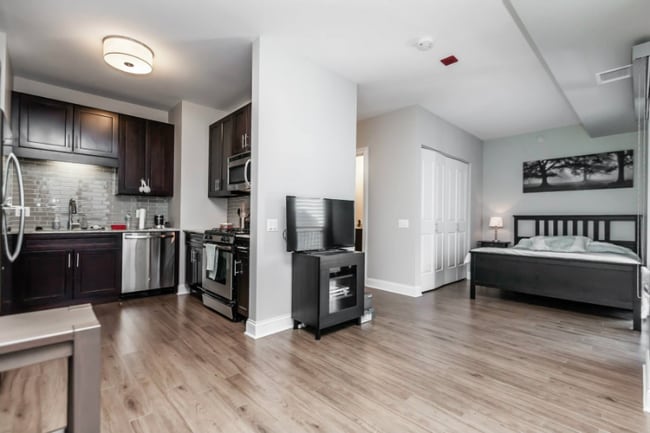 Building Photo - 407 N Clark St Rental