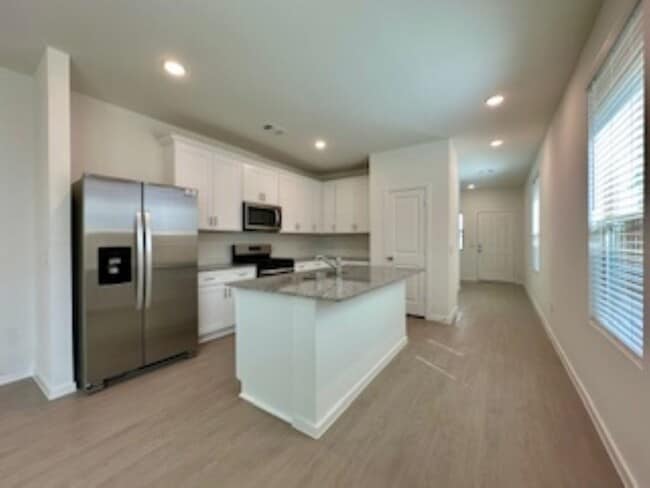 Building Photo - 500 Kinglet Dr