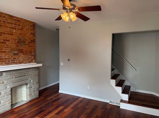 Photo - 2 Bedroom, 1 Bath Townhome in trendy Bloomfield.  Convenient!