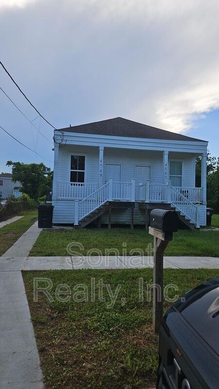 Building Photo - 4749 Eastview Dr Rental