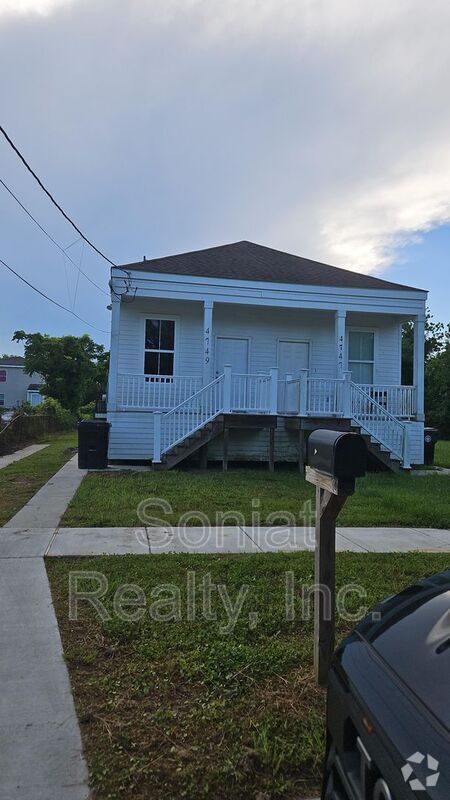 Building Photo - 4749 Eastview Dr Rental