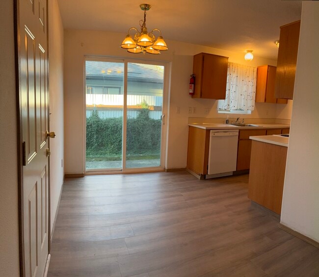 Kitchen - 756 NE 92nd Ave