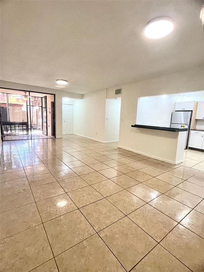 Building Photo - 800 NE 199th St Unit 106D