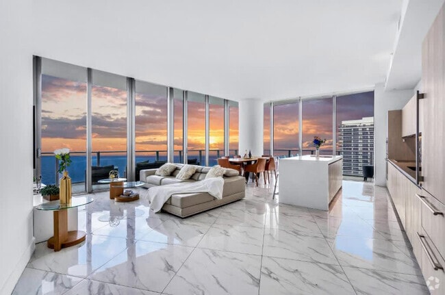 Building Photo - 4111 S Ocean Dr Rental