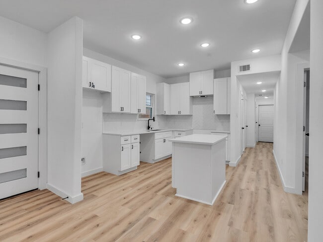 Photo - 9410 Firnat St