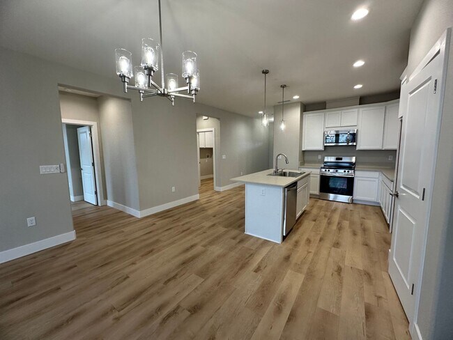 Photo - 19735-19737 Indian Creek Dr