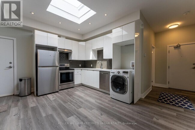 Photo - 400 Queen St W Unit 1