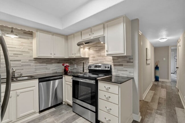 Photo - 2938 Camelot Ln