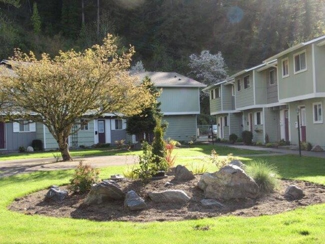 Building Photo - Two Story 2 Bedroom Condo