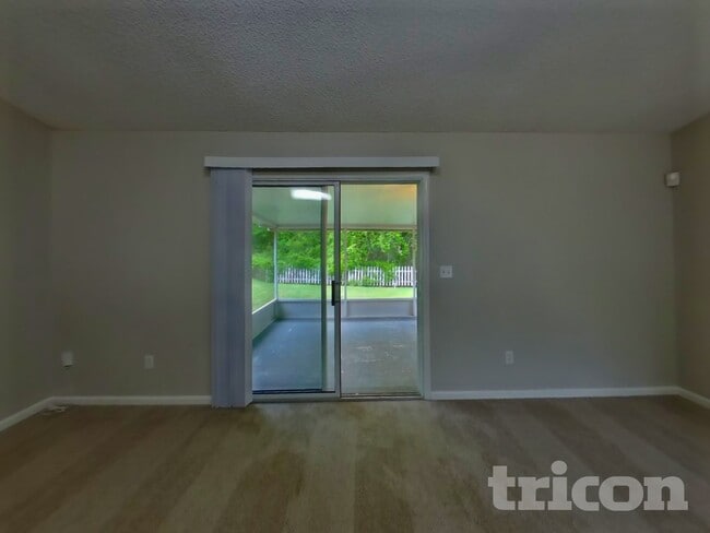 Photo - 2750 Archer St