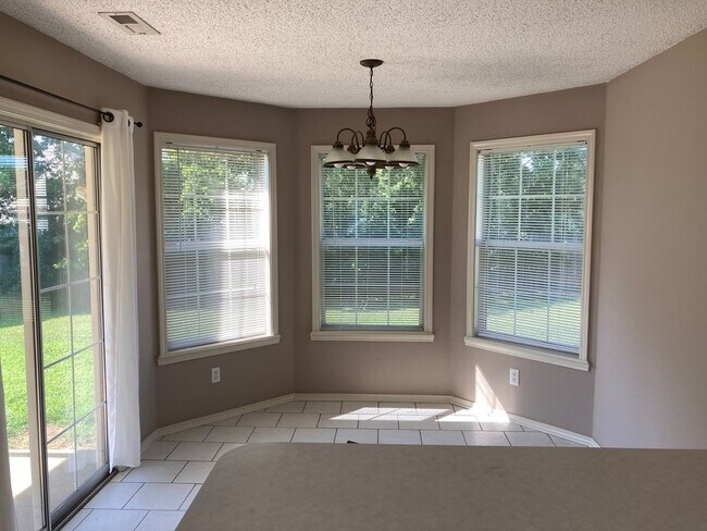 Photo - 3 Bedroom 2 Bath Extremely close to Wedington Exit !