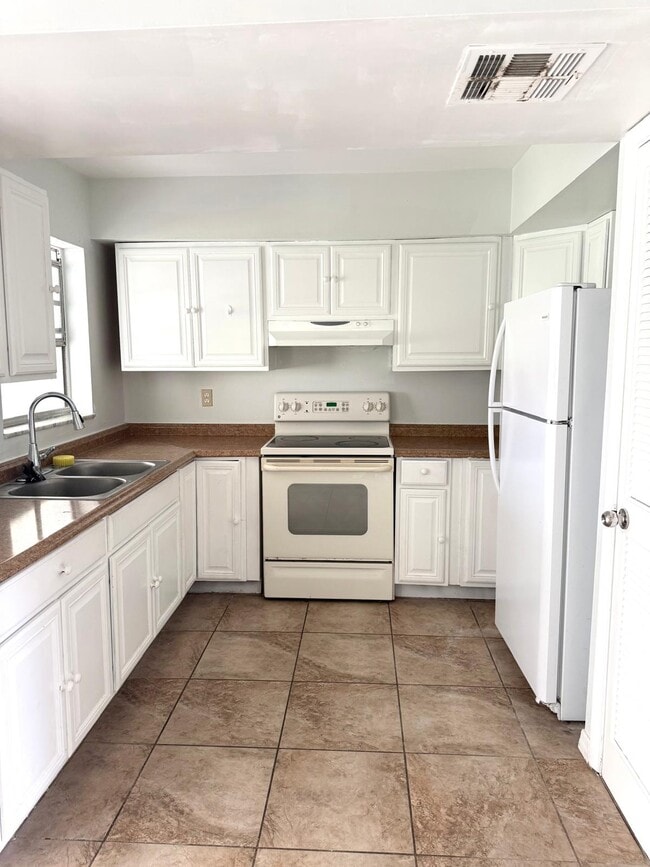 Photo - 373 NE Orchard St