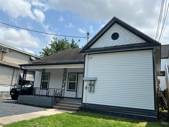 Photo - 220 Redan St