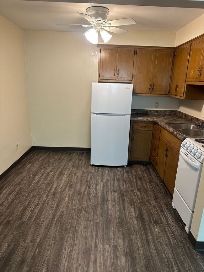 Photo - Forestview 2 Bedroom Lower Apartment Unit 1634-3