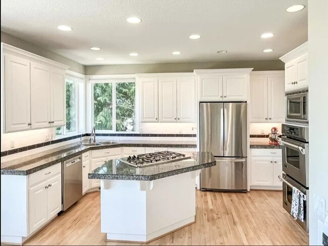 Building Photo - Luxury Four Bedroom Home in West Linn w/ Stunning Views!